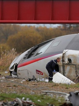 Tàu cao tốc Pháp thử nghiệm bị trật đường ray, 5 người chết