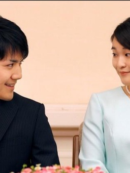 Hôn lễ quận chúa Nhật hoãn vì mẹ chồng tương lai vướng nợ