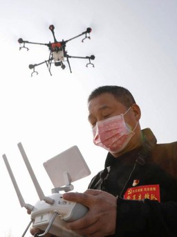 Dùng drone tuần tra phòng dịch viêm phổi Vũ Hán, phá sòng mạt chược