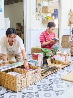 Chợ phiên không rác: Từ sống nhanh sang sống xanh