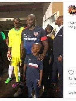 Tổng thống George Weah thi đấu cho đội tuyển Liberia ở tuổi 51