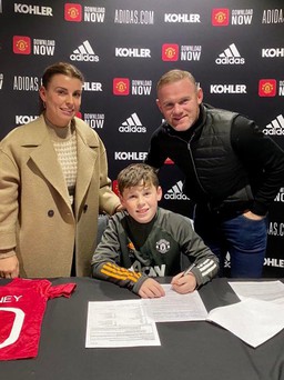 Con trai Wayne Rooney kế nghiệp bố khoác áo CLB M.U