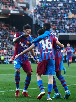 Kết quả La Liga: Aubameyang lập cú đúp giúp Barcelona đè bẹp Valencia