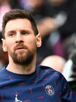 Bị CĐV PSG la ó, Messi gây sốc tính đường quay về Barcelona