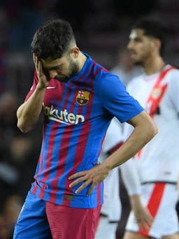 Thua sốc Rayo Vallecano, Barcelona đối mặt nguy cơ mất ngôi á quân La Liga