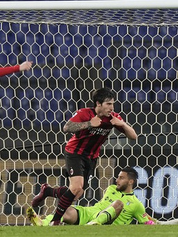 Ibrahimovic kiến tạo bàn thắng ở phút bù giờ, AC Milan trở lại ngôi đầu Serie A