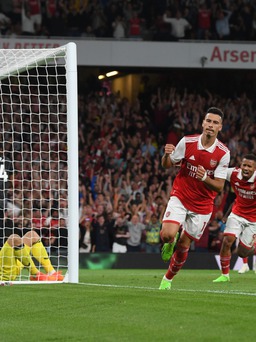 Thắng 5 trận liên tiếp, Arsenal thẳng tiến ở ngôi đầu Ngoại hạng Anh