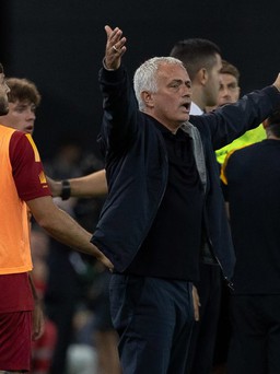 HLV Mourinho nổi trận lôi đình khi AS Roma thua sốc trước Udinese