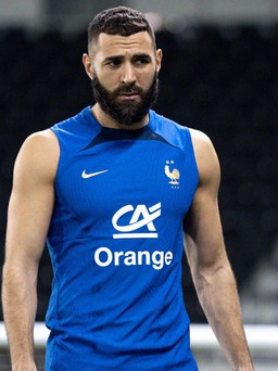 Karim Benzema chia tay World Cup 2022, tuyển Pháp khủng hoảng