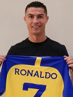 Cristiano Ronaldo chính thức gia nhập CLB của Ả Rập Xê Út với hợp đồng ‘khủng’