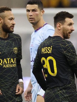 CĐV đấu giá mức kỷ lục mua áo đấu Messi trong trận gặp Cristiano Ronaldo
