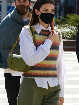 Những outfit dạo phố đơn giản mà đẳng cấp của Kendall Jenner