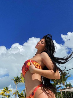Bộ sưu tập hình bikini bốc lửa nhất của Kylie Jenner trong năm 2020