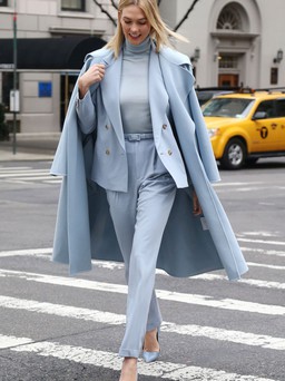 Thời trang không nhuốm màu thời gian của nữ hoàng đường băng Karlie Kloss truyền cảm hứng cho nhiều thế hệ phụ nữ