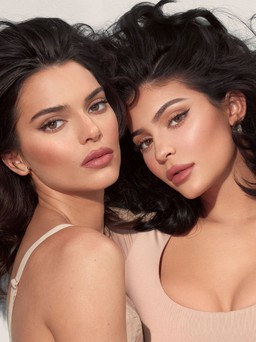 10 trang bìa tạp chí đẹp nhất của Kendall Jenner và Kylie Jenner