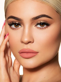 10 lần chụp ảnh quảng cáo mỹ phẩm đẹp nhất của Kylie Jenner