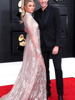Những cặp đôi “tình bể bình” trên thảm đỏ Grammy 2022