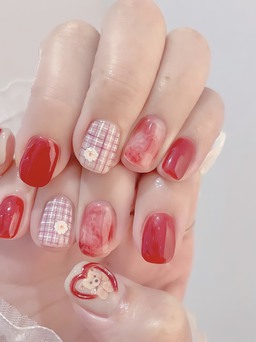 Ngọt ngào và tươi mới với những mẫu nail tone màu đỏ, hồng cực xinh