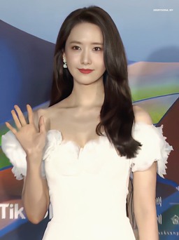 YoonA đọ nhan sắc “một chín một mười” với Suzy trên thảm đỏ Baeksang 2022