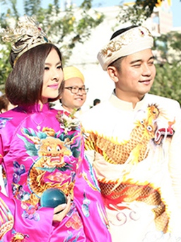 Vân Trang hồi hộp về nhà chồng trong trang phục hoàng bào