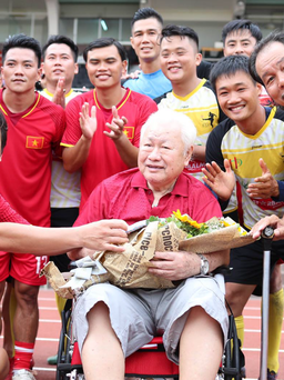 Minh Phương, Tài Em, Công Vinh, Việt Thắng...so tài với phóng viên thể thao