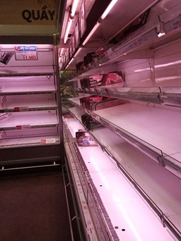 TP.HCM đóng hàng loạt chợ: Đi siêu thị xếp hàng, nhiều 'kệ online' cập nhật không kịp