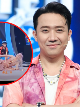 Trấn Thành 'bỏ ghế nóng' khi Hari Won gặp sự cố trên sân khấu