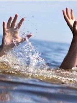 2 bé rủ nhau ra bờ sông chơi: Một bé 9 tuổi bị đuối nước tử vong
