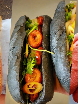 Bánh mì Sài Gòn và những biến tấu lạ