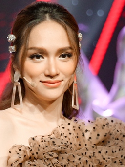 Hoa hậu Hương Giang gây tranh cãi khi ngồi ghế nóng 'Giọng hát Việt nhí 2019'