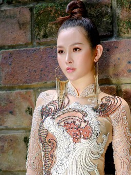 'Á hậu siêu vòng 3' Thanh Trang diện áo dài khoe vẻ đẹp kiêu sa