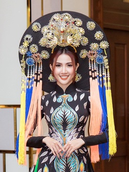 Hoa hậu Phan Thị Mơ đội mấn hơn 8kg làm vedette bộ sưu tập áo dài