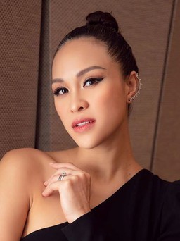 MC gợi cảm nhất showbiz Việt khoe vóc dáng thon gọn sau 1 tháng sinh con