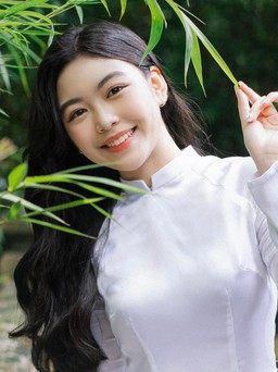 Con gái Quyền Linh 'gây sốt' mạng xã hội trong loạt ảnh diện áo dài
