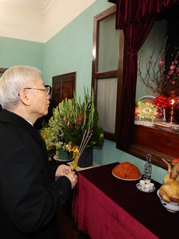Tổng bí thư dâng hương tưởng niệm Chủ tịch Hồ Chí Minh