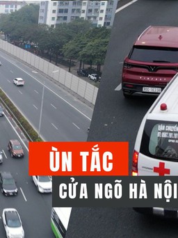 Mùng 5 tết, cửa ngõ Hà Nội ùn tắc 10 km: xe cấp cứu hú còi, nhích từng chút một