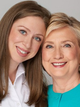 Cựu Ngoại trưởng Mỹ Hillary Clinton và con gái sản xuất phim