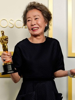 Hàn Quốc trao Huân chương Văn hóa cho sao đoạt giải Oscar Youn Yuh Jung