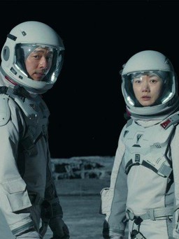 Gong Yoo lên mặt trăng làm nhiệm vụ bí hiểm trong phim mới 'The Silent Sea'