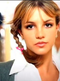 Hé lộ ý nghĩa bài hát 'Baby One More Time' sau 17 năm