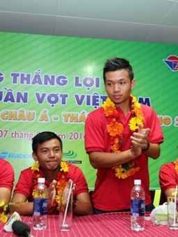 Ngày về vinh quang của tuyển quần vợt Việt Nam