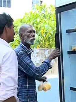 Tủ lạnh chứa thức ăn miễn phí cho người nghèo