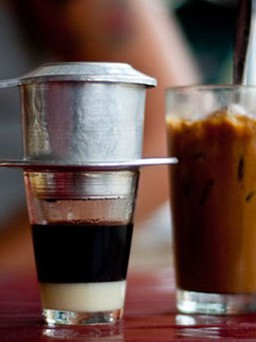 Cà phê bán ngoài đường: Có ly không hề có cà phê