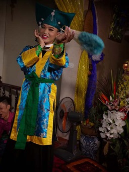 Độc đáo Hầu đồng