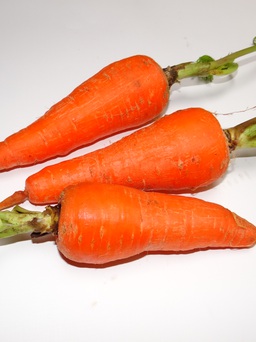 Cà rốt làm dịu cơn đau bụng tháng