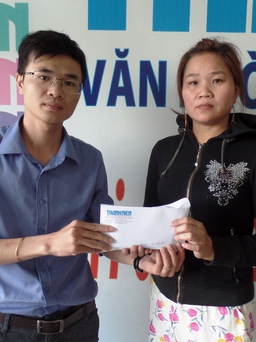 Trao tiền hỗ trợ học sinh Nguyễn Trường Duy