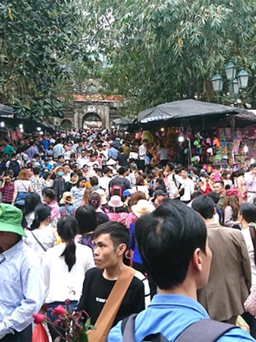 Gần 1 triệu khách trẩy hội chùa Hương