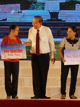 Phó thủ tướng Trương Hòa Bình dự chương trình nghệ thuật Huyền thoại Đồng Lộc