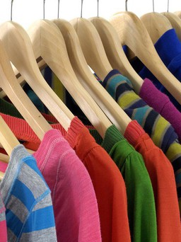 Tại sao cần giặt quần áo mới mua trước khi mặc?