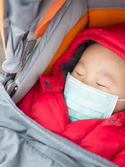 Phòng ngừa hạ thân nhiệt cho trẻ trong mùa lạnh